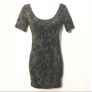 Forever 21 Lace Floral Print BodyCon Dress…
